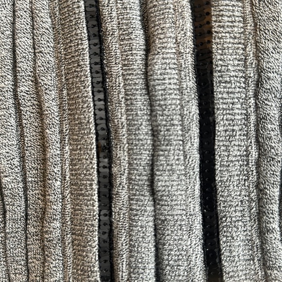 Vera Wang Cardigan Sweater Like New - Picture 6 of 6